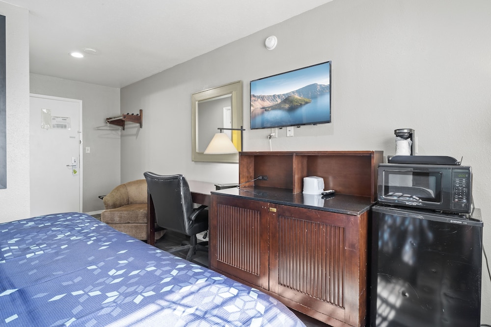 Travelers Inn Medford - photo 4