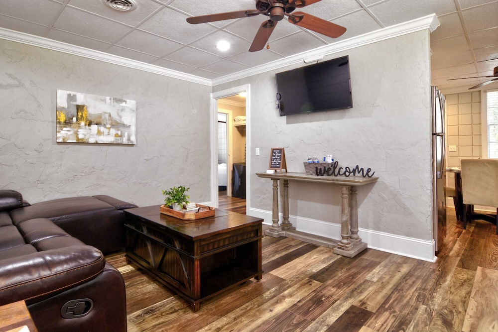 Comfortable Cottage on the Blue Mile Close to GSU — 4-Star Luxury Hotel in Statesboro, United States