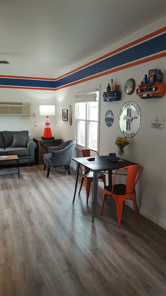 Devils Lake Inn - photo 8