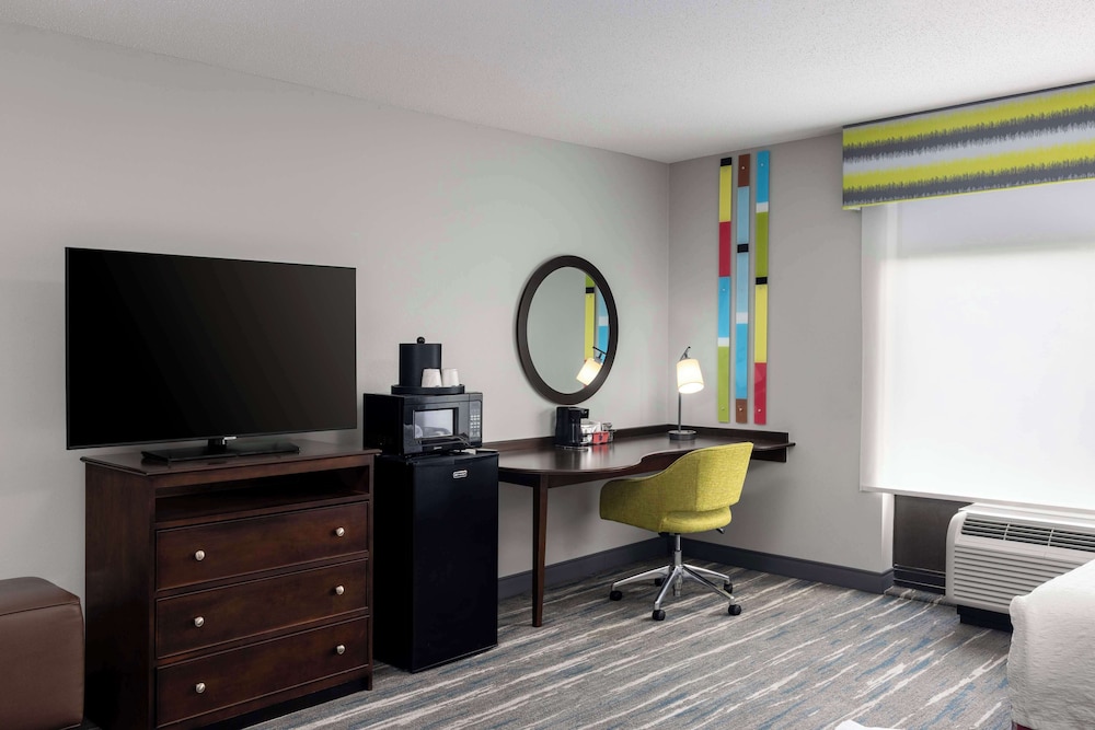 Hampton Inn & Suites Birmingham 280 East Eagle Point - photo 14