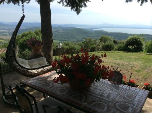Agriturismo La Bicocca Apt. Il Leccio — 4-Star Luxury Hotel in Passignano Sul Trasimeno, Italy