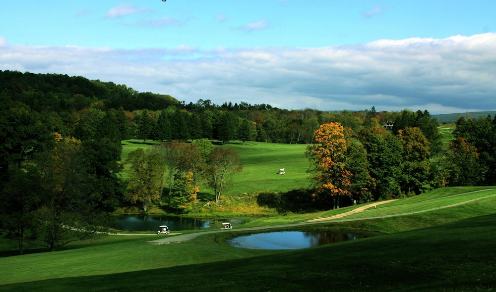 Champion Lakes Golf Resort — Bolivar