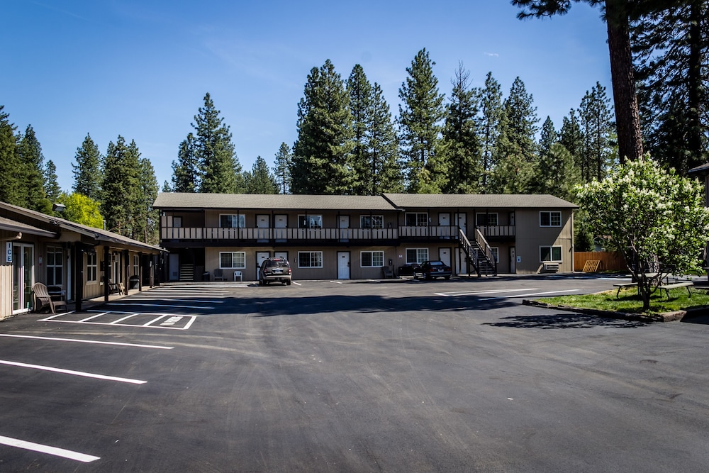 Charm Motel & Suites - photo 74