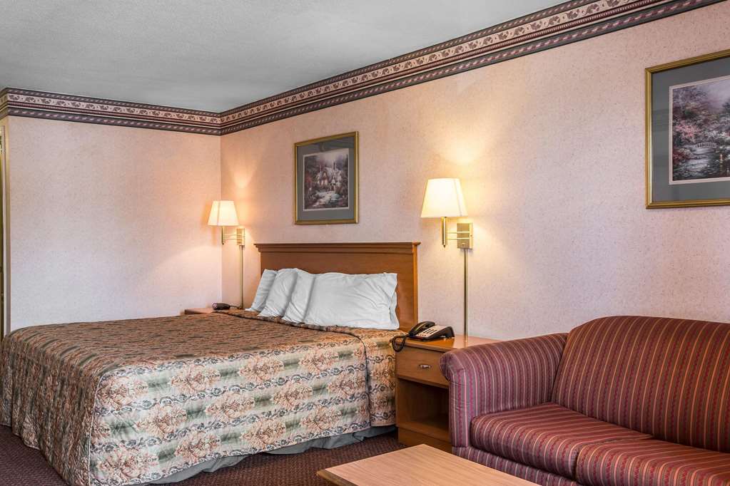 Rodeway Inn Expo Center - photo 8