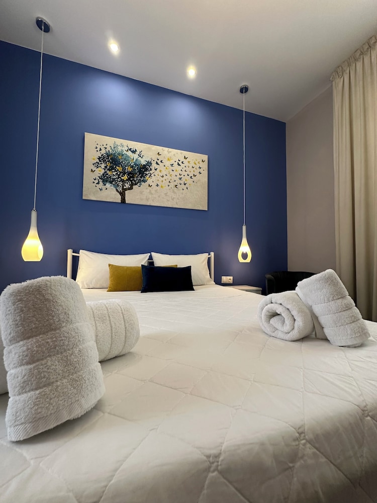 Iris’ Garden Rooms in Korinthos, Greece