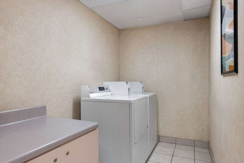 Days Inn & Suites by Wyndham Kansas City South - photo 33