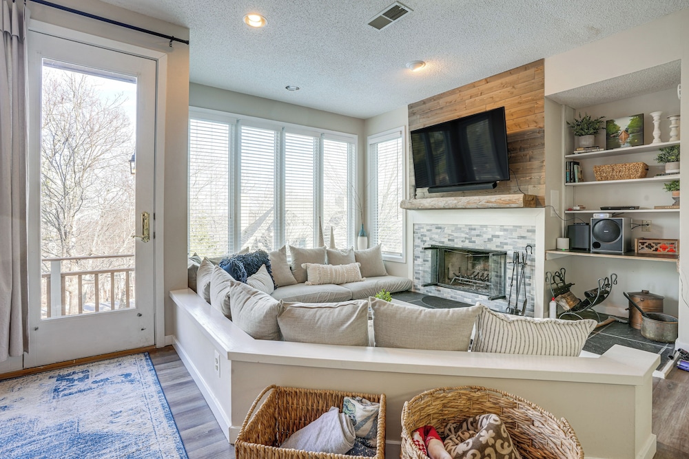 Modern Townhome at Wintergreen Resort - photo 19