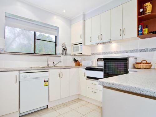 Seaborne Escape Port Willunga C21 Southcoast Holidays — Port Willunga
