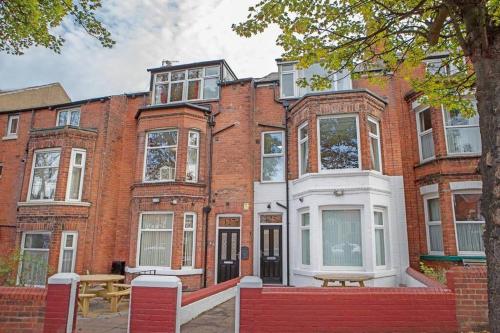 HUGE 12 Bedroom sleep 24 luxury with 2 HOT TUBS
