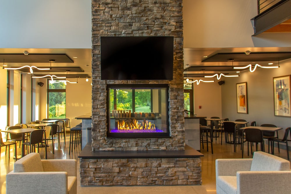 Watershed Hotel - photo 6