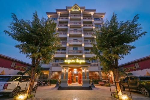 V Crown Hotel — Battambang — photo 2