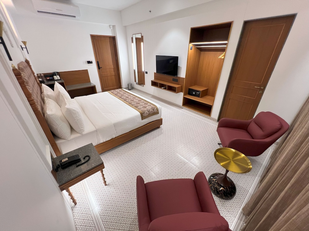 Haldi Kumkum Resort — Surat — photo 4