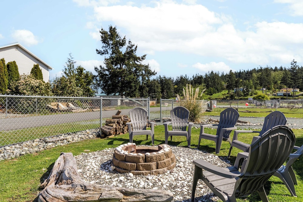 Sunny by the Sound by AvantStay Coastal Escape - photo 9