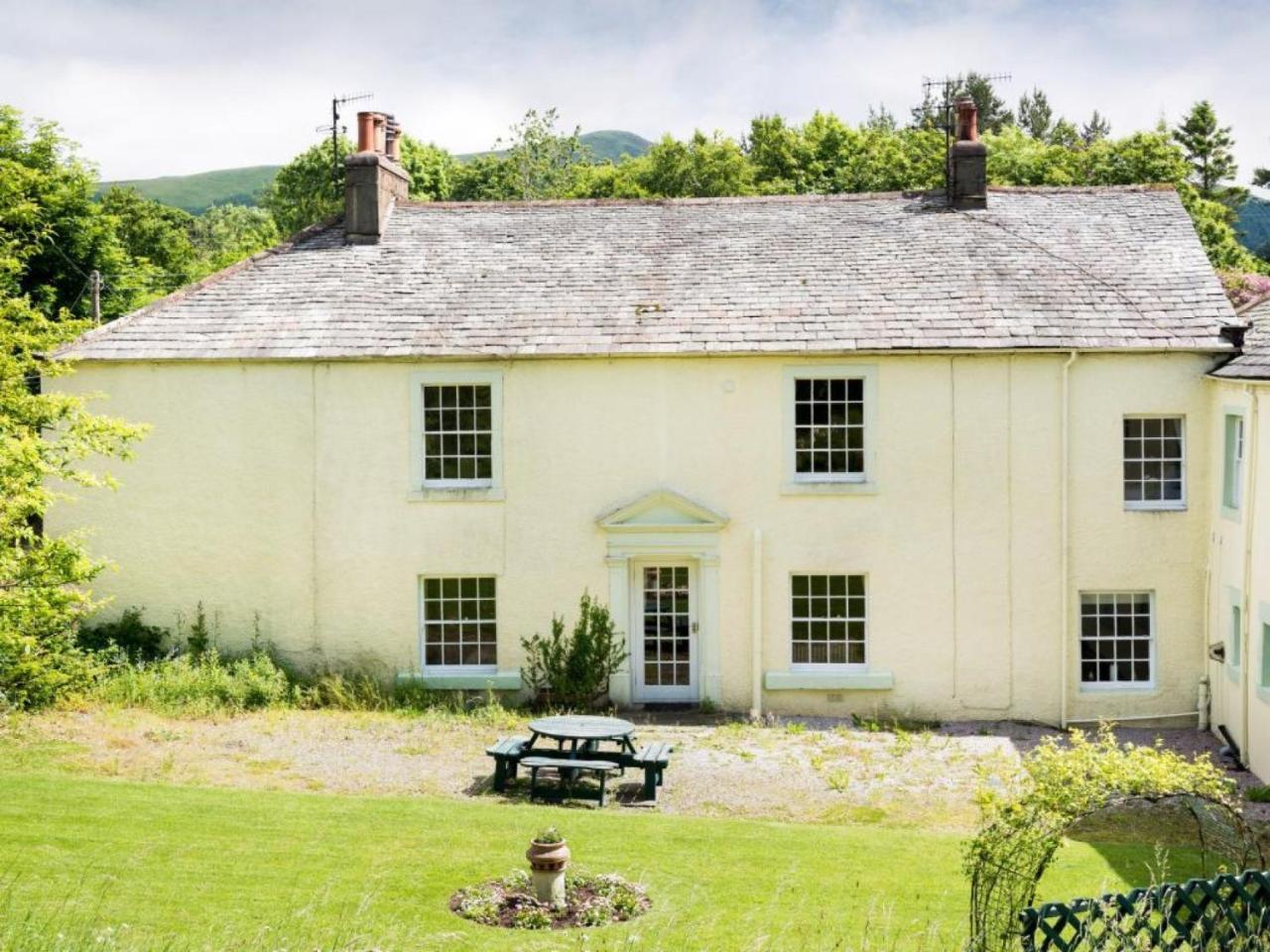 6 Bed in Workington oc sz327 — hotel in Workington
