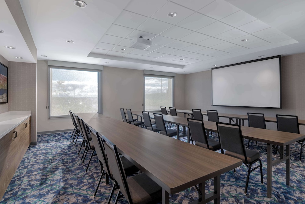 Home2 Suites by Hilton Sheboygan - photo 44