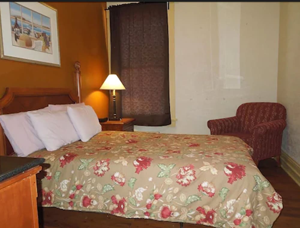 El Capitan Hotel - photo 21