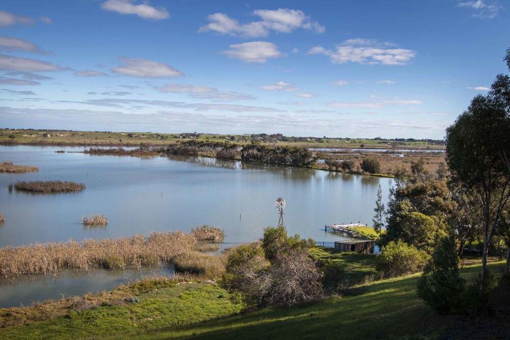 Limestone Ridge — 4-Star Luxury Hotel in Tailem Bend, Australia