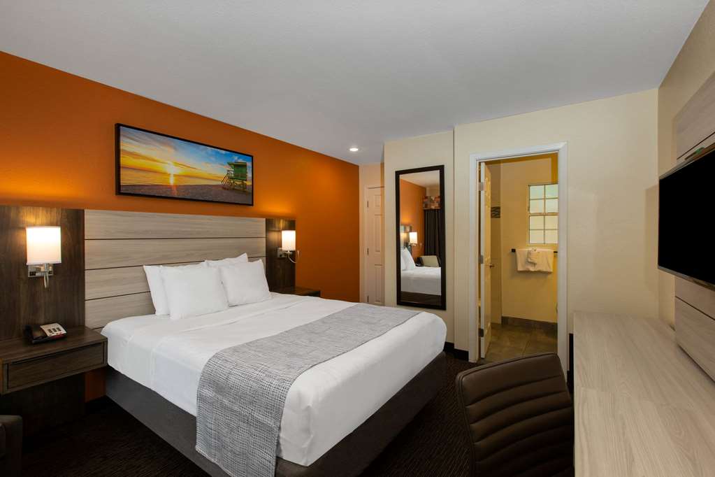 Days Inn by Wyndham Monterey Fisherman's Wharf Aquarium - photo 9
