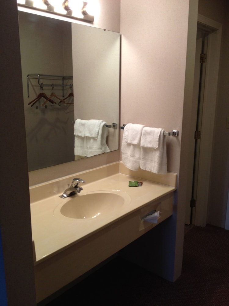 Cedar Hill Lodge - photo 38