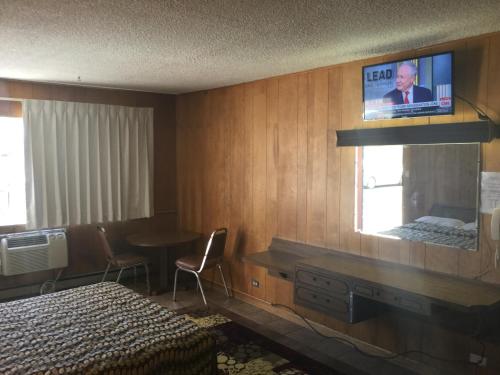 Towne Center Motel - photo 23