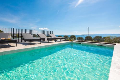 Luxury Villa Ole with Pool — 4-Star Luxury Hotel in Kostrena, Croatia
