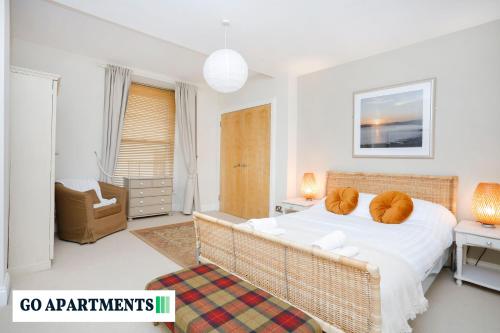 Large 2 Bed Edinburgh City Centre Apartment FREE Parking — 4-Star Luxury Hotel in Edinburgh, United Kingdom
