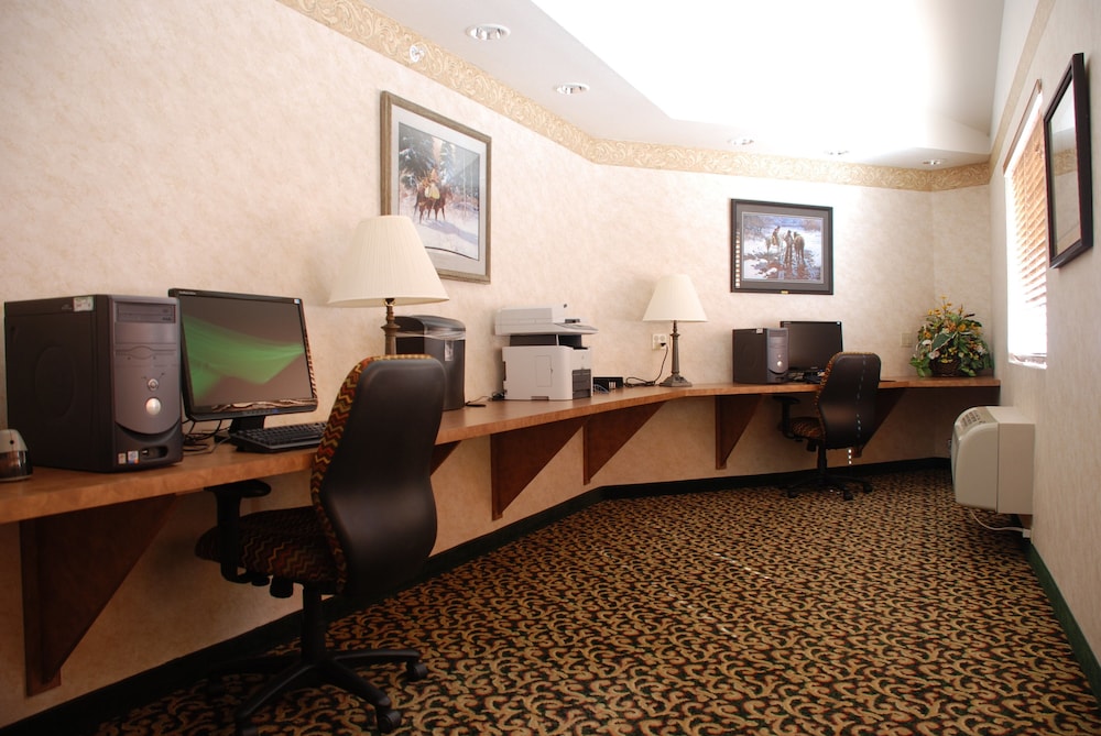 Holiday Inn Express Hotel & Suites Raton by IHG - photo 46