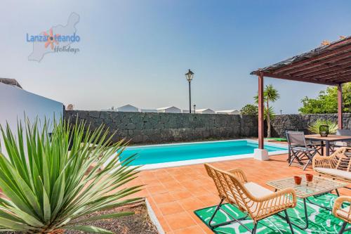 Vivienda Vacacional Casa Kokomo — 4-Star Luxury Hotel in Playa Blanca, Spain
