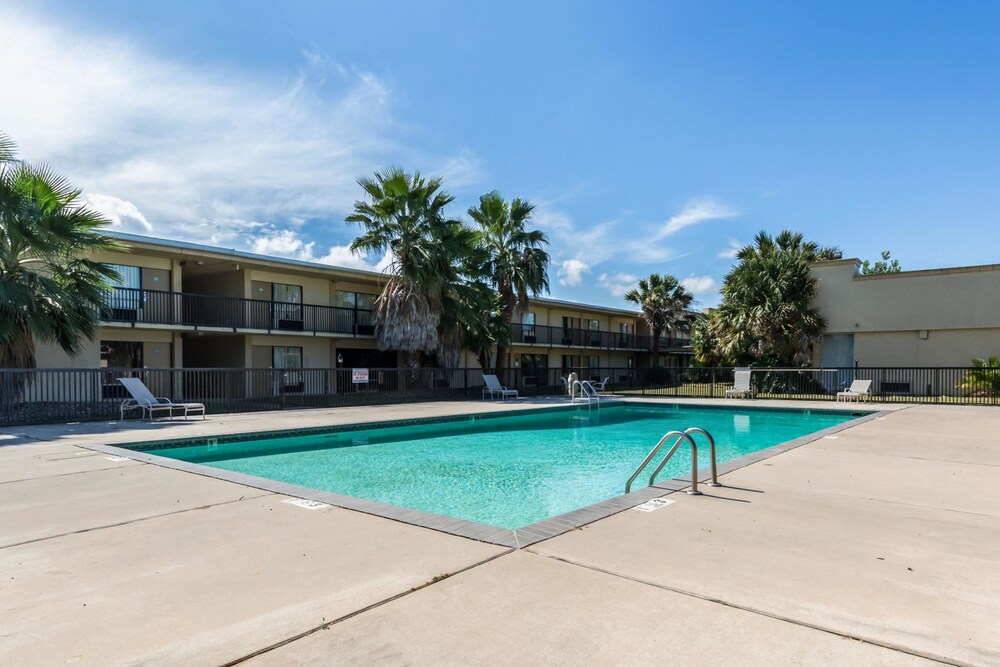 Eco Inn Suites by Hotel O Baytown - photo 25