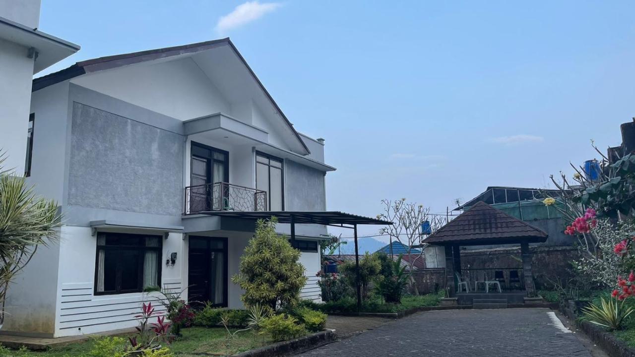 Green Hill Resort Kemuning in Unknown City, Indonesia