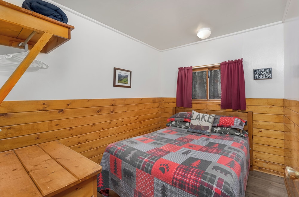 Bear Paw Lodge & Vacation Homes - photo 5