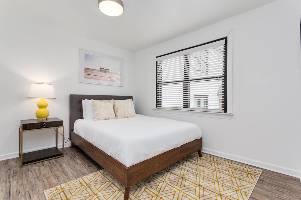 8 Bedrooms Comprised of 4 2BR Suites by Domio - photo 24
