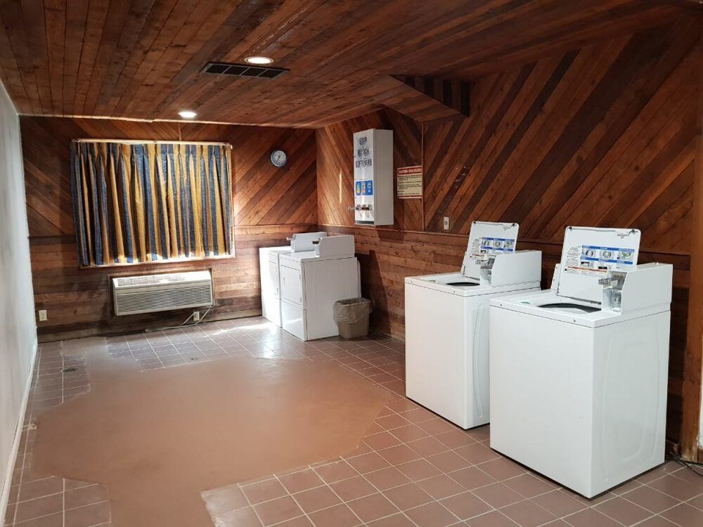 Denison Inn & Suites - photo 42