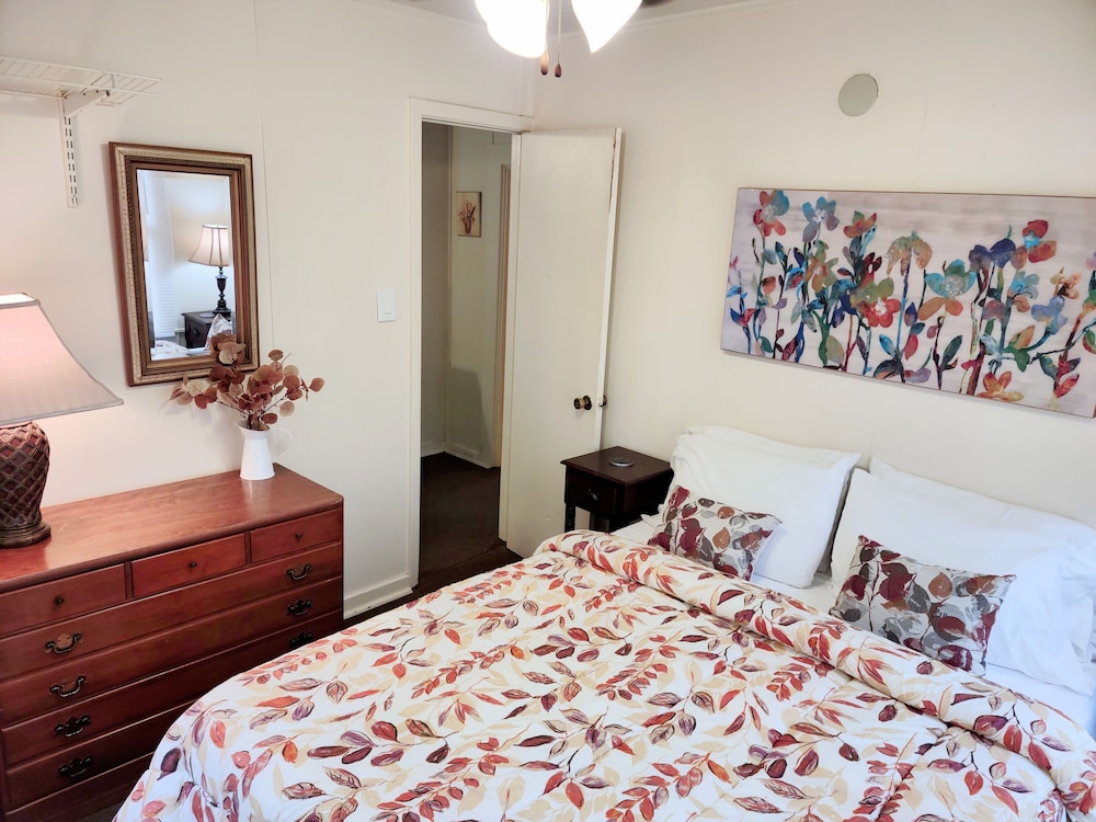 Edgewater Resort Cottage #1 - photo 24