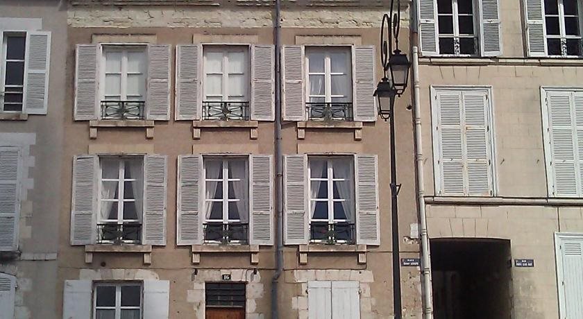 Au 16 Place Saint Louis