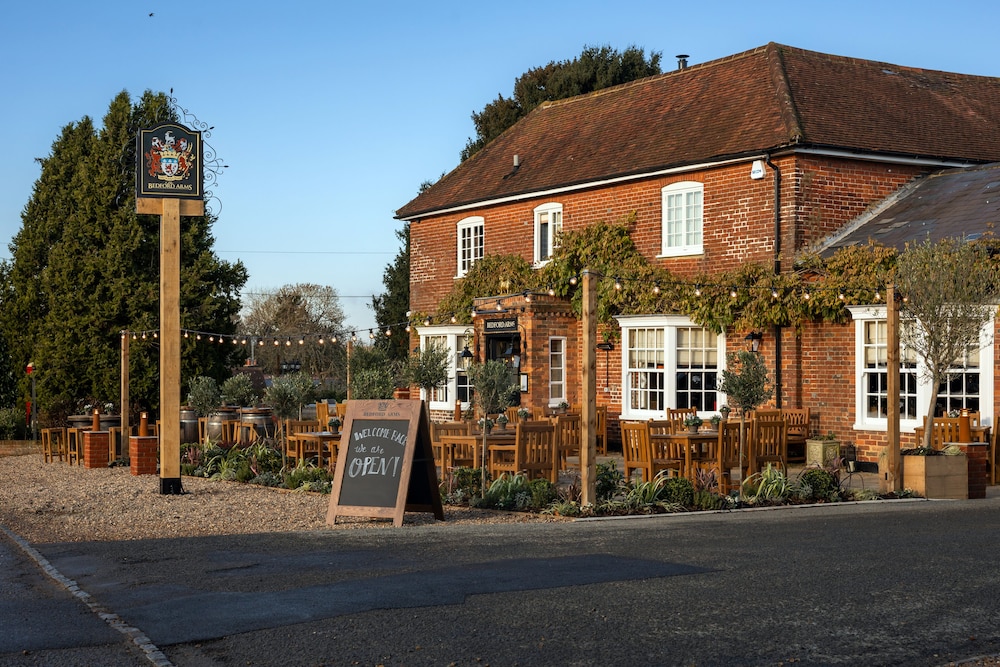 Bedford Arms Hotel — hotel in Rickmansworth