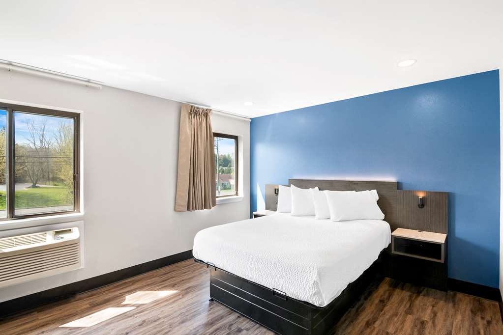 Econo Lodge Bethel Danbury - photo 20