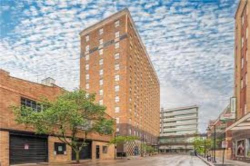 Designer Downtown Condo Suite Splendid View — 4-Star Luxury Hotel in Des Moines, United States