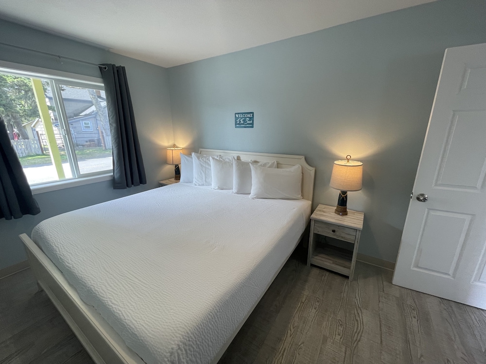 The Coastal Inn and Suites - photo 22