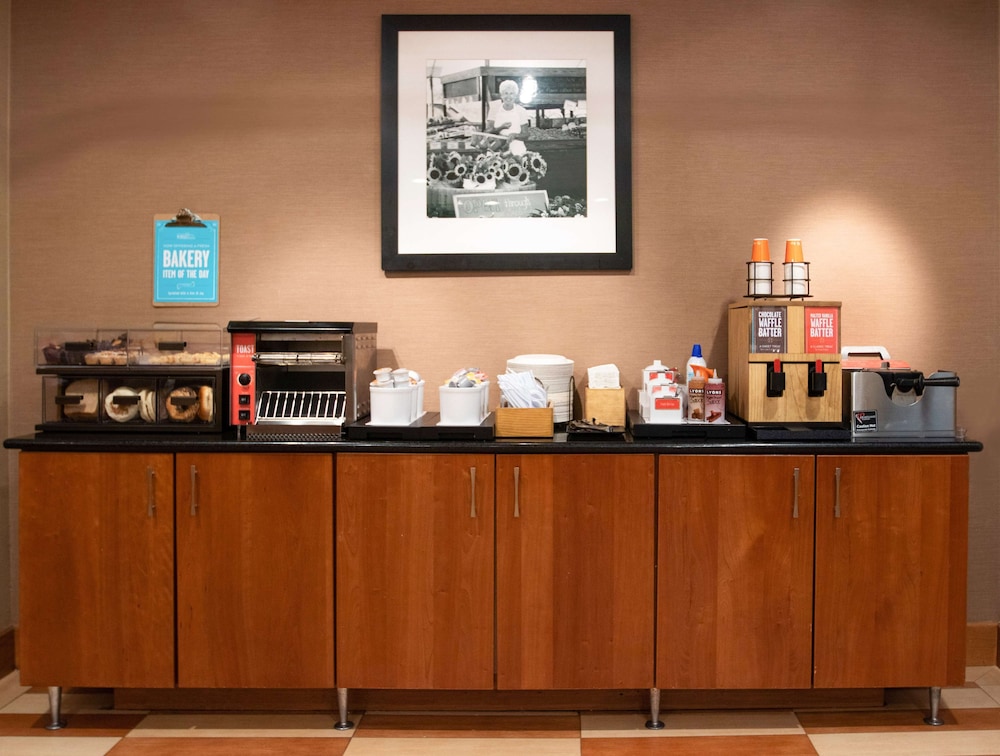 Hampton Inn Gloucester - photo 34