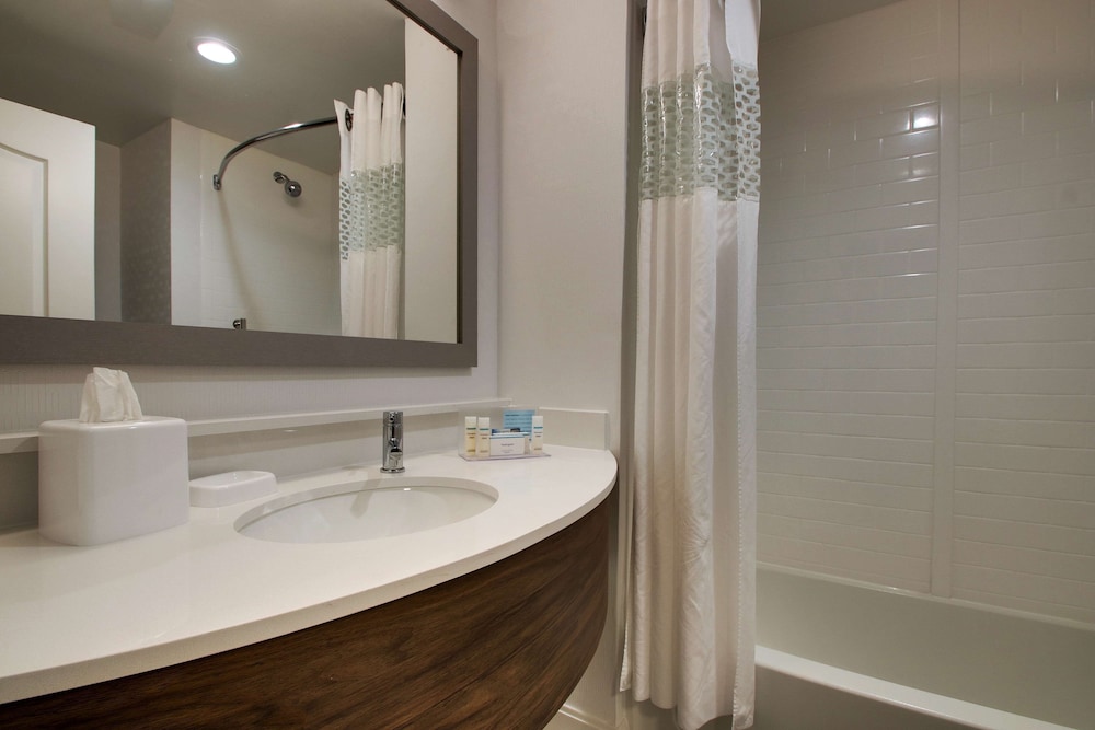 Hampton Inn & Suites Chicago Aurora - photo 21