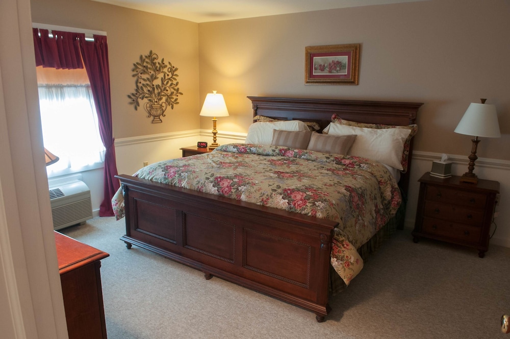 Camelot Restaurant & Inn - photo 23