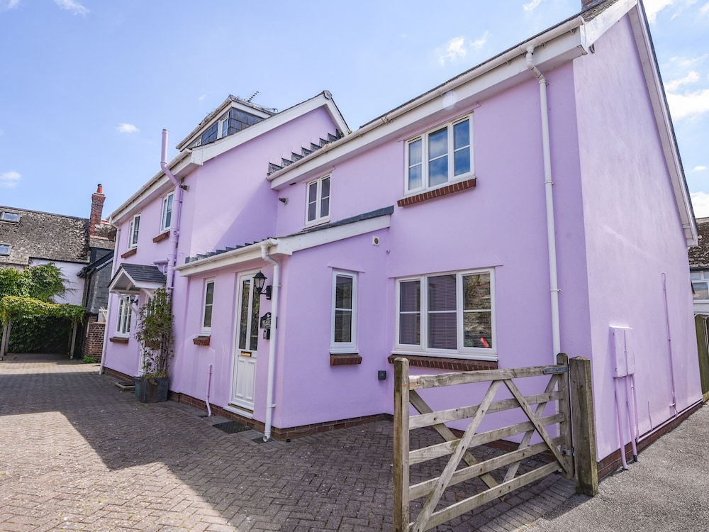 Seagull Cottage — 4-Star Luxury Hotel in Lyme Regis, United Kingdom