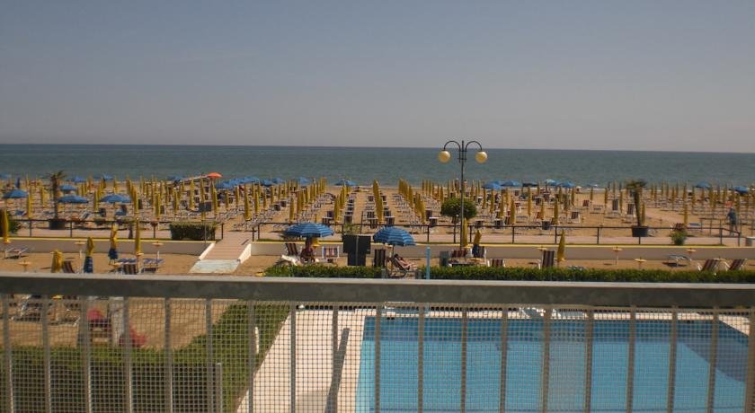 Residence Zeta Walterigato Apartments Solo Per Famiglie — 4-Star Luxury Hotel in Lido Di Jesolo, Italy