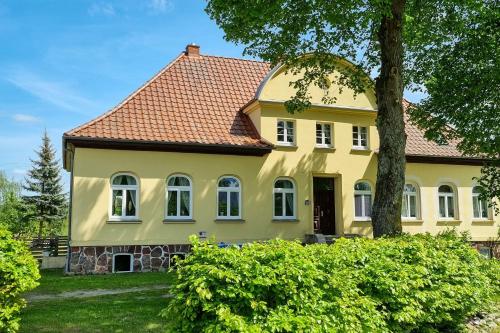 Gutshaus Neu Necheln — 4-Star Luxury Hotel in Brueel, Germany