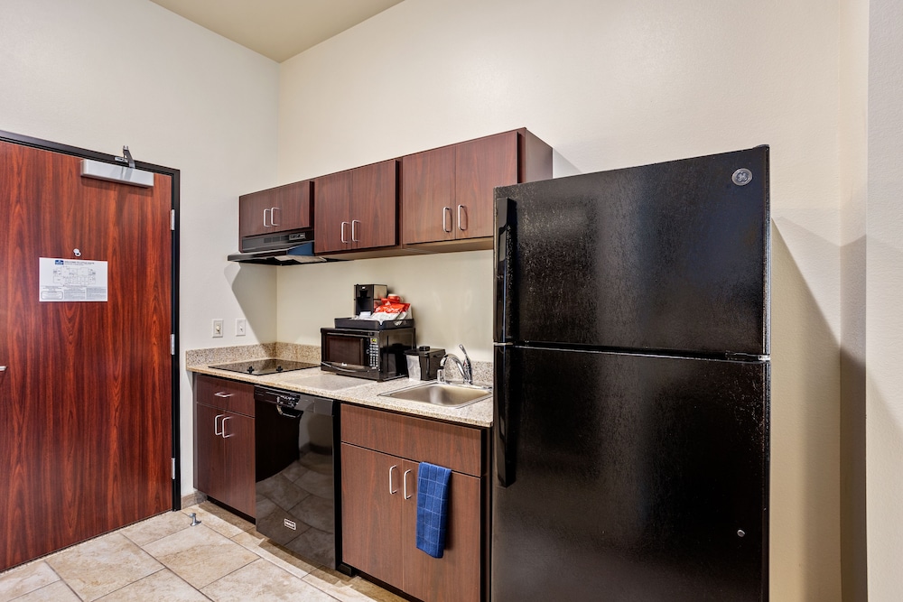 Cobblestone Hotel & Suites Little Chute - photo 28