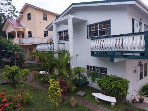 4Js Vacation Inc. Luxury Studio — 4-Star Luxury Hotel in Gros Islet, Saint Lucia
