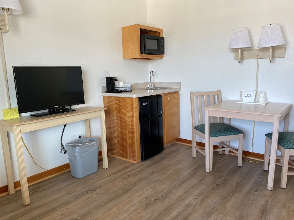Mariner Inn And Suites - photo 4