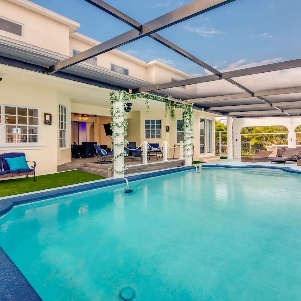 Golden Globe luxury on the canal with poolspa - photo 82