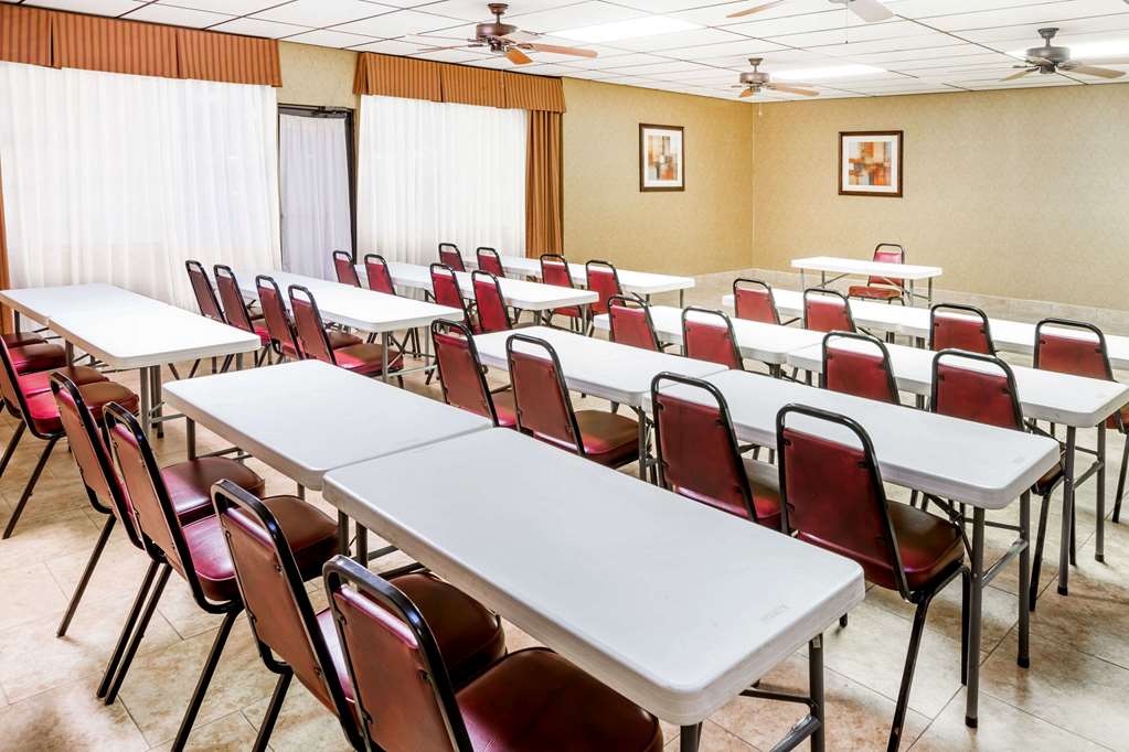 Days Inn by Wyndham Batesville - photo 32